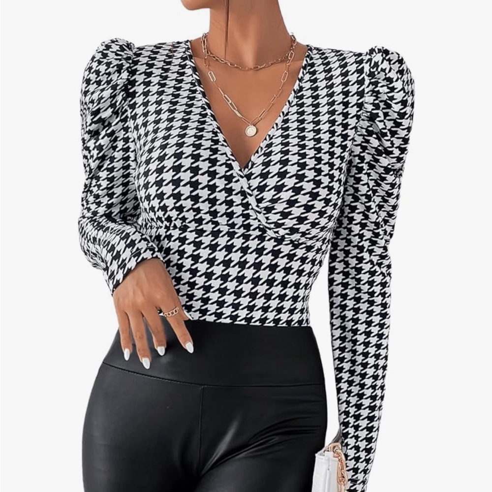 Herringbone cross over puffy shoulder top.
